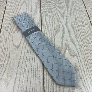 564 - Michael Kors Thanet Grid Tie Silver 040 2MKC23-5021 Silk Blend $69.50